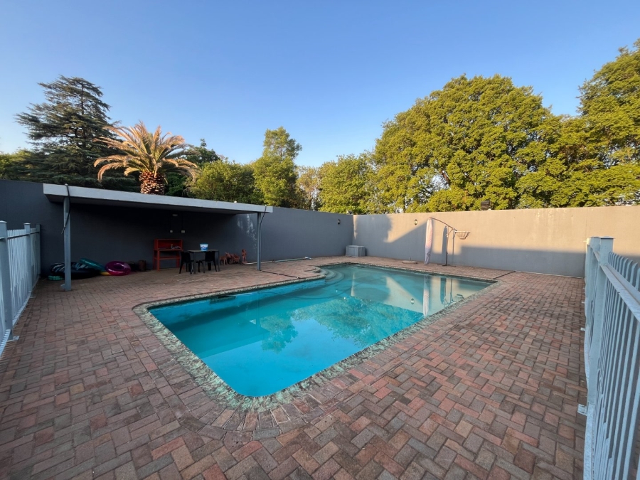 5 Bedroom Property for Sale in Van Der Hoff Park North West